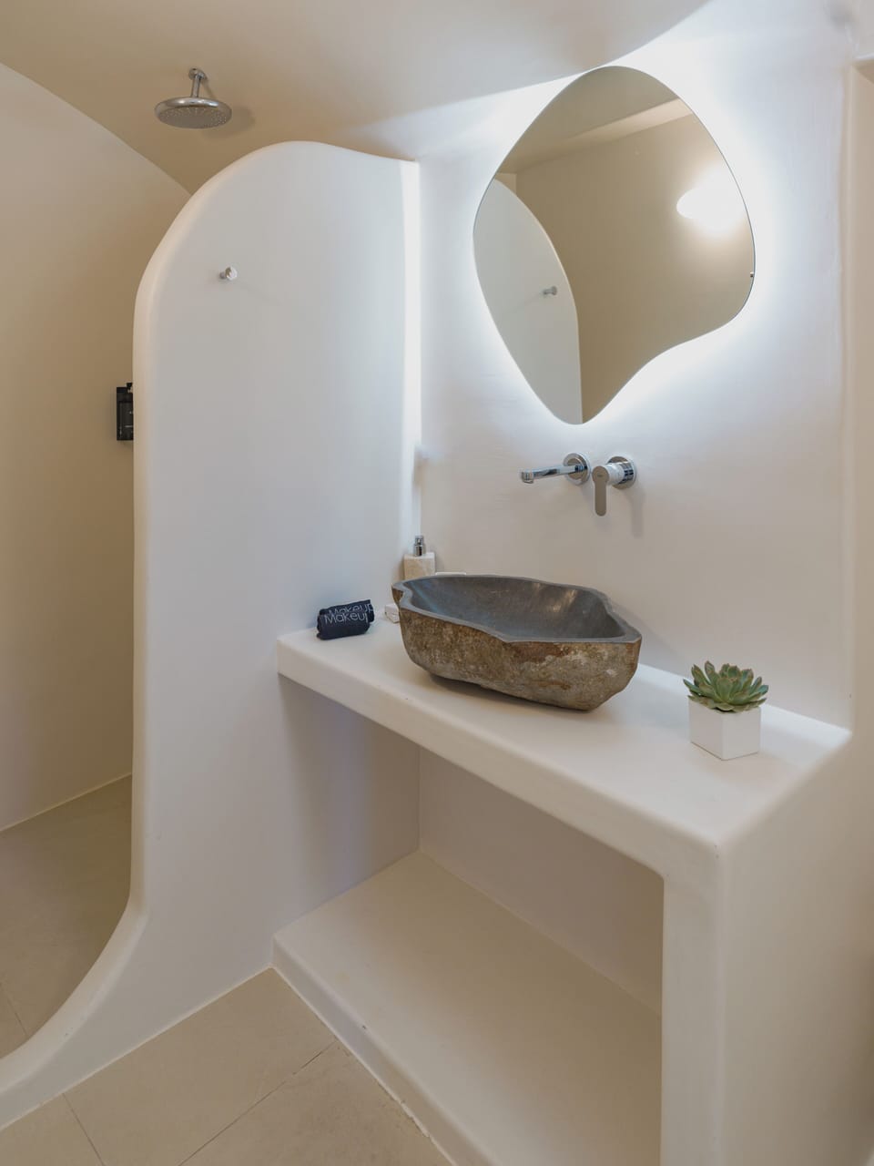 Deluxe Suite with Indoor Hot Tub and Caldera View | Bathroom | Slippers