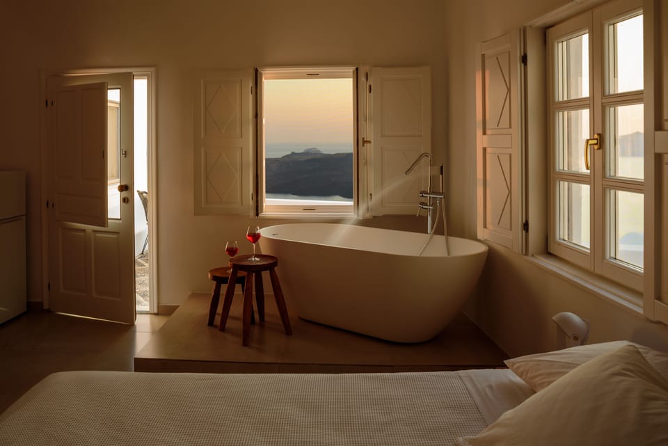 Deluxe Suite with Indoor Hot Tub and Caldera View | 1 bedroom, in-room safe, free WiFi