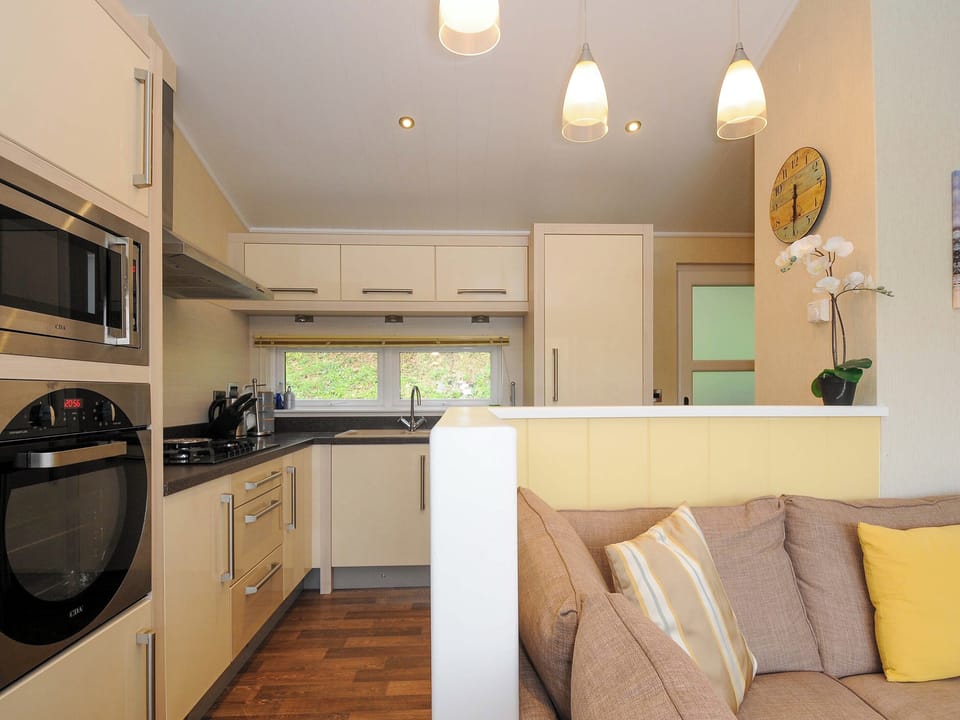 Cottage | Private kitchen | Fridge, dishwasher, electric kettle, toaster