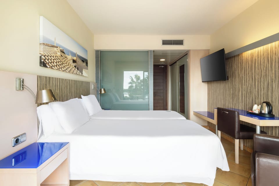 In-room safe, desk, soundproofing, WiFi (free)