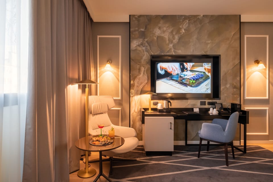 Minibar, in-room safe, desk, laptop workspace