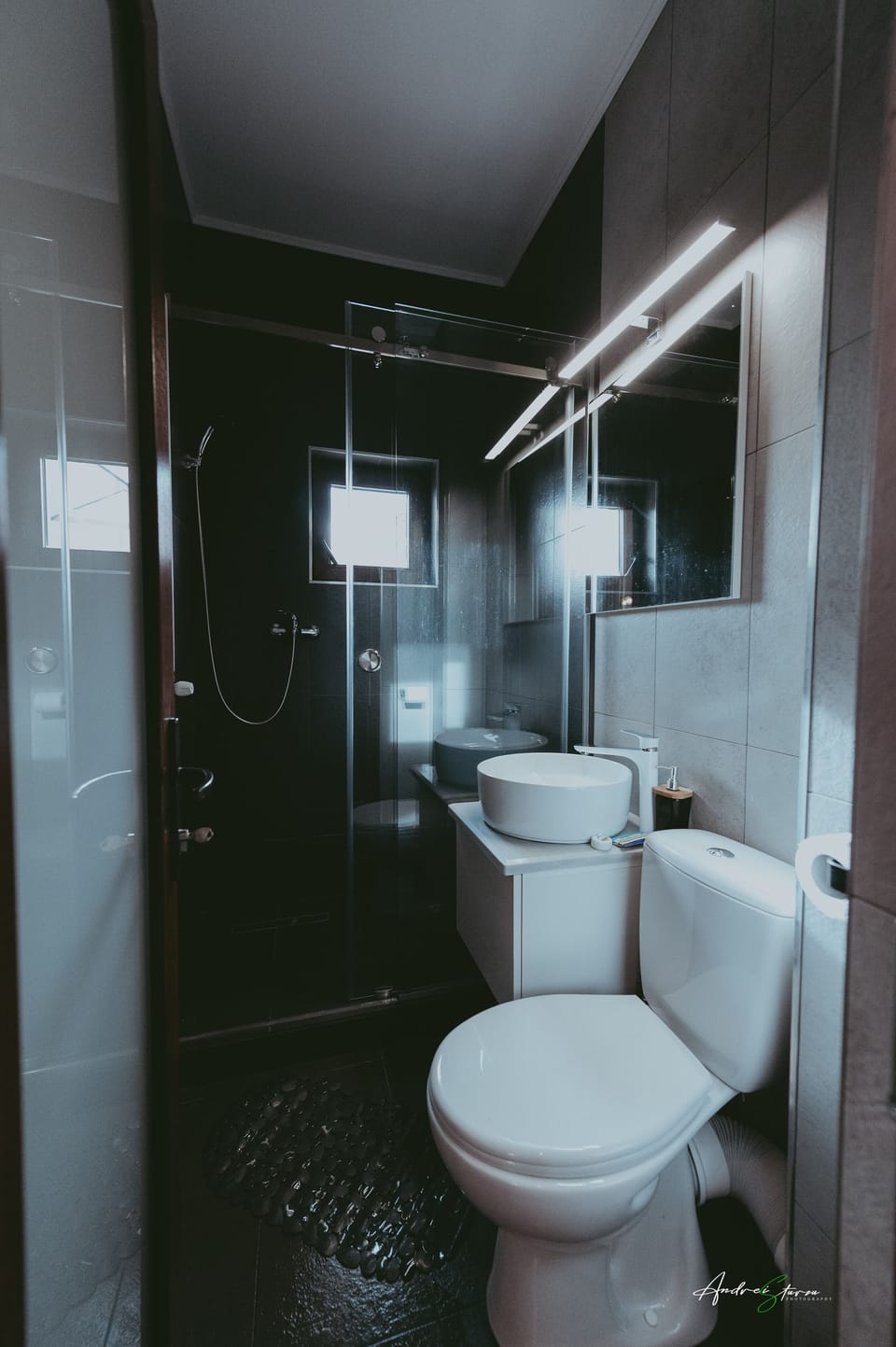 Deluxe Double Room | Bathroom | Free toiletries, hair dryer, slippers