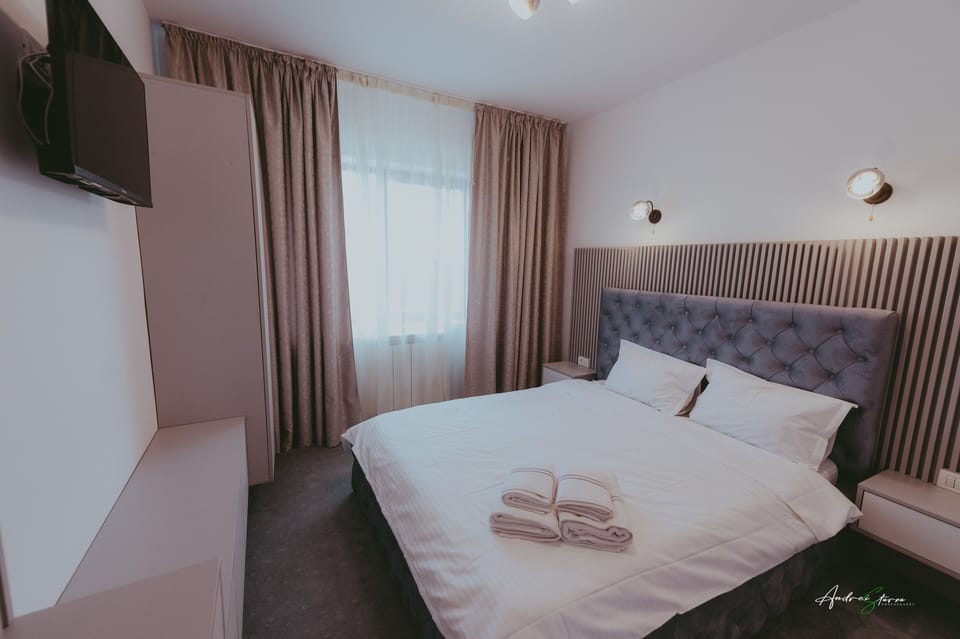 Deluxe Double Room | Egyptian cotton sheets, premium bedding, Select Comfort beds, free WiFi
