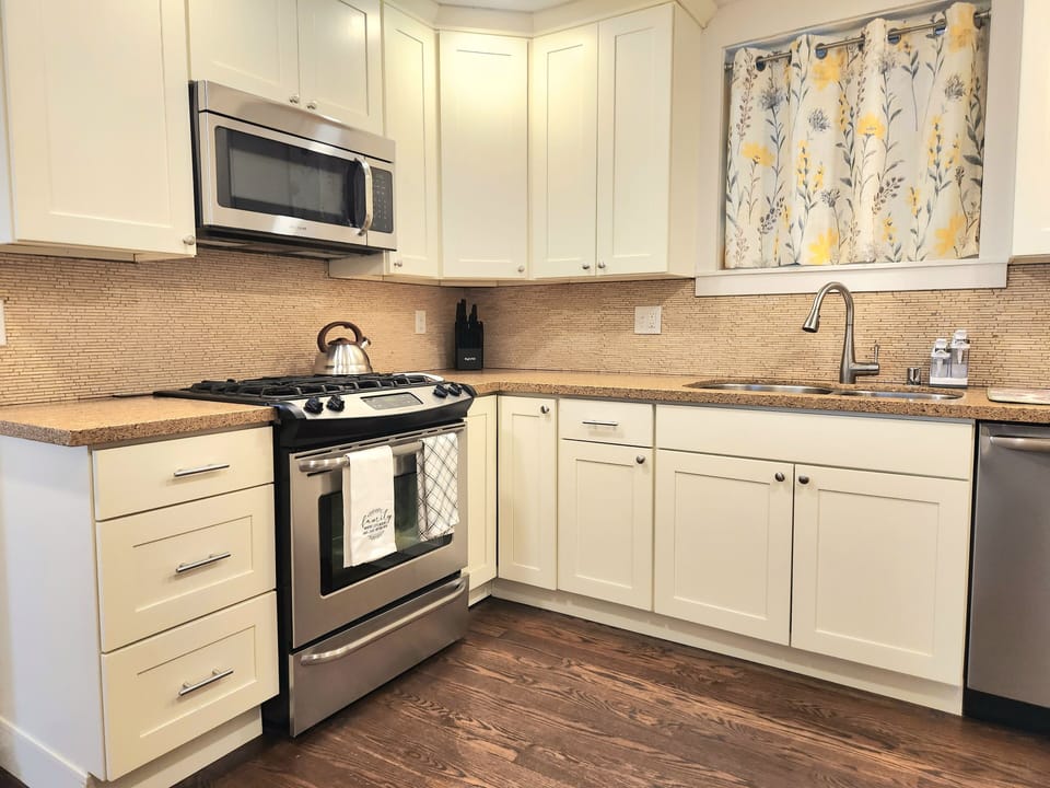 Full Kitchen 