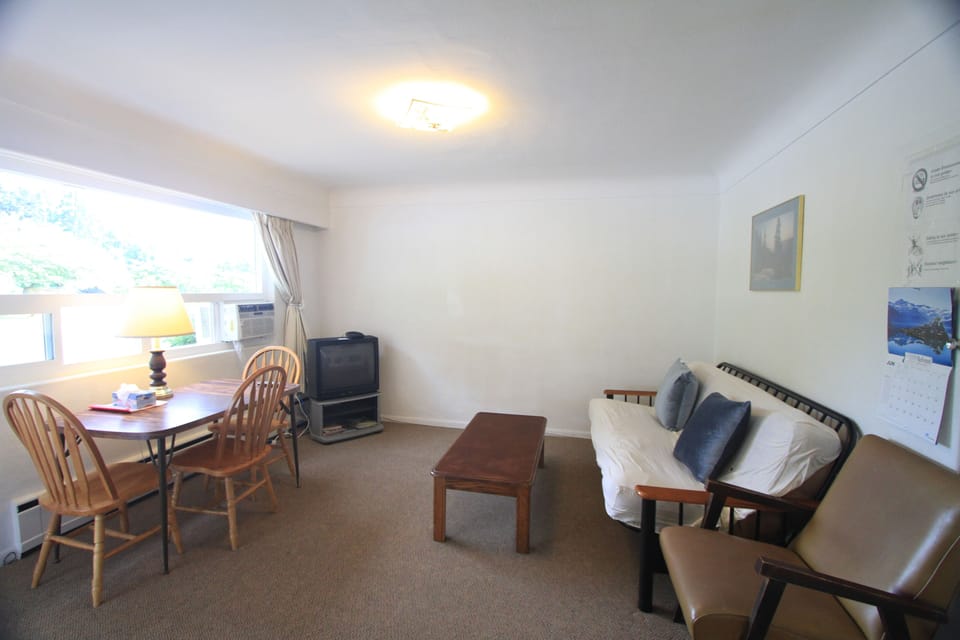 Deluxe Room, 1 Bedroom | Living area | TV