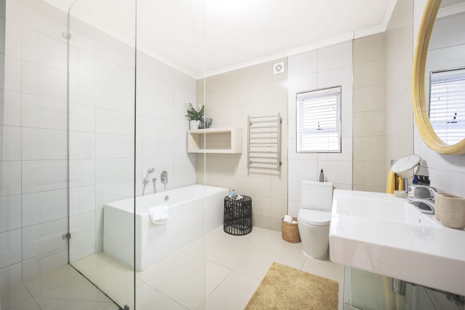 Double or Twin Room (5) | Bathroom | Free toiletries, hair dryer, bathrobes, slippers