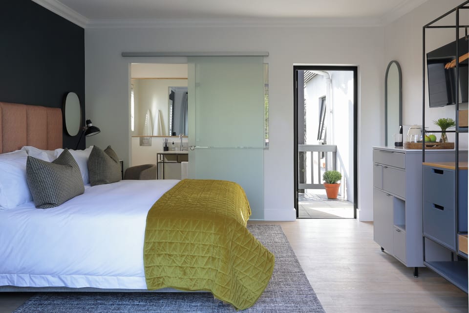 Minibar, in-room safe, individually decorated, free WiFi