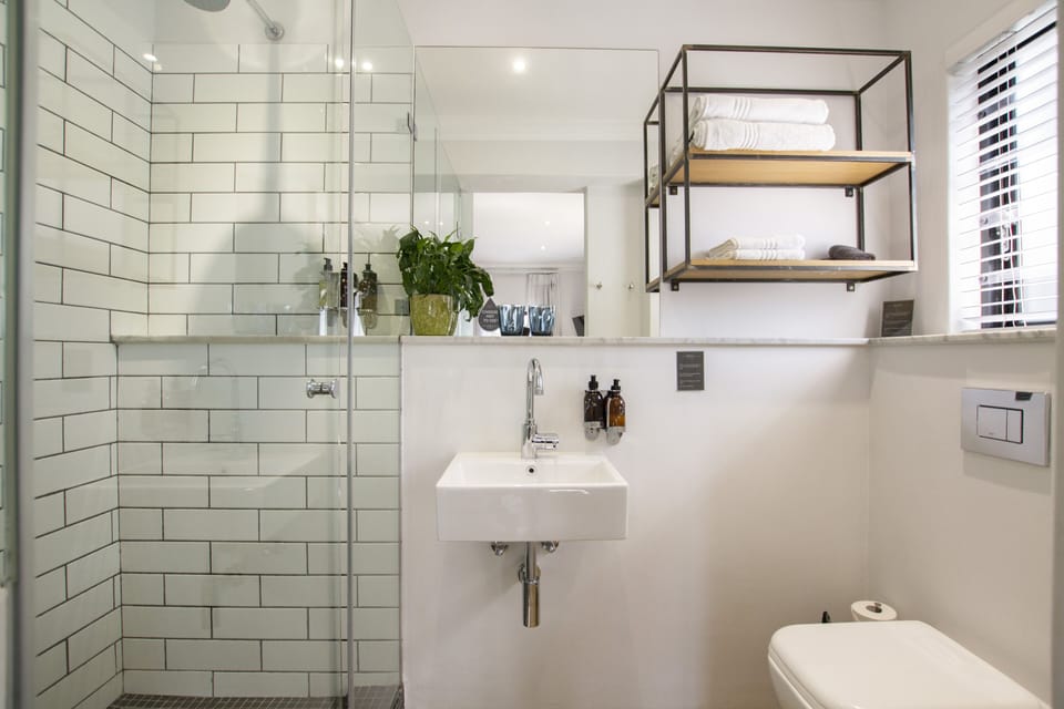 Luxury Double or Twin Room | Bathroom | Shower, designer toiletries, hair dryer, towels