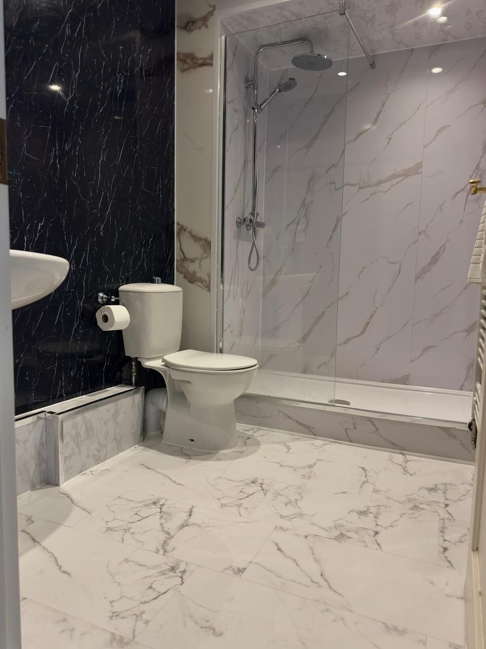 Family Quadruple Room | Bathroom | Shower, rainfall showerhead, designer toiletries, hair dryer