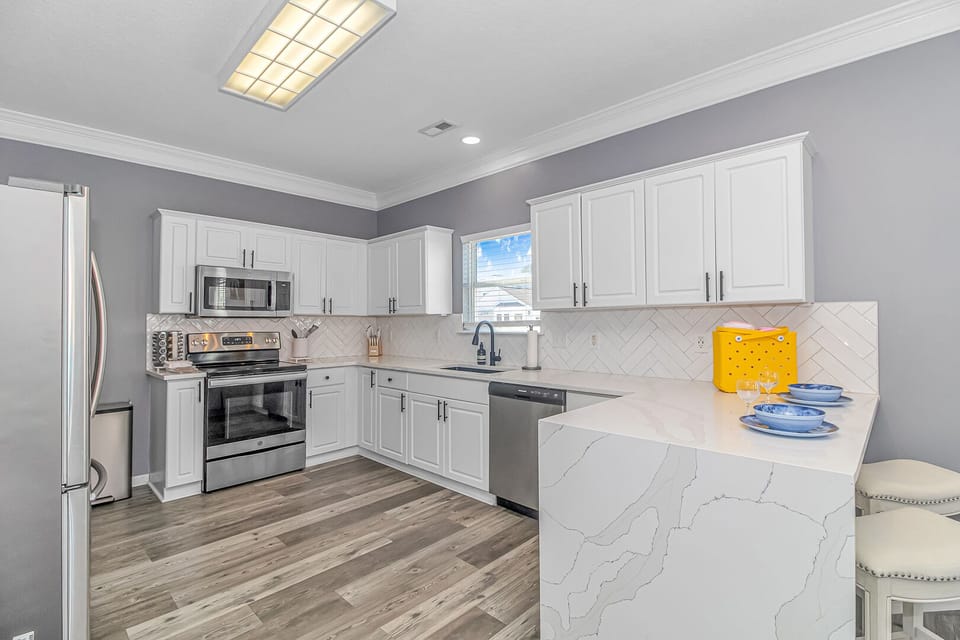Beautifully updated kitchen with complimentary BOGG Bag