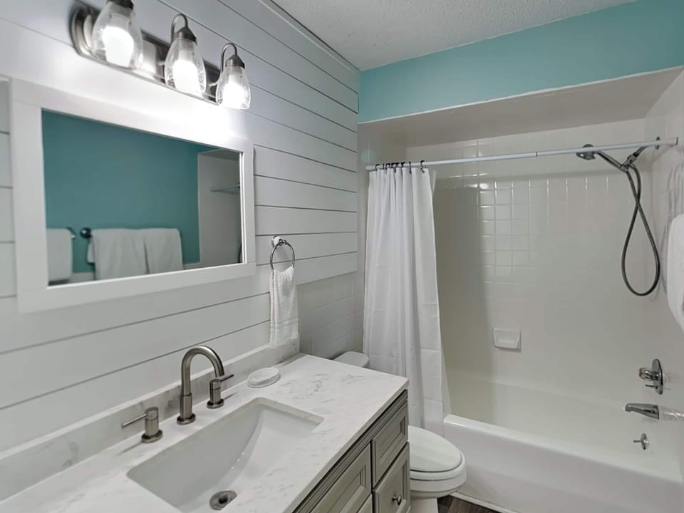 Regency Towers by Resort Collection Apartment in Lower Grand Lagoon