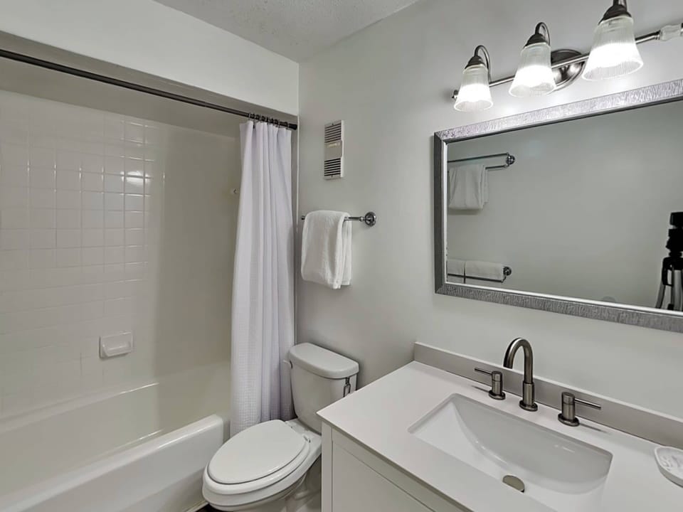 Regency Towers by Resort Collection Apartment in Lower Grand Lagoon