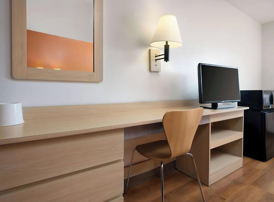 Desk, blackout drapes, free WiFi, bed sheets