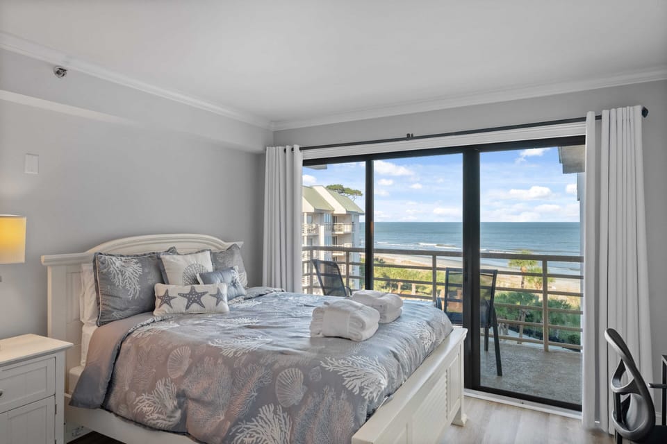 Guest bedroom with balcony and 2 queen beds.