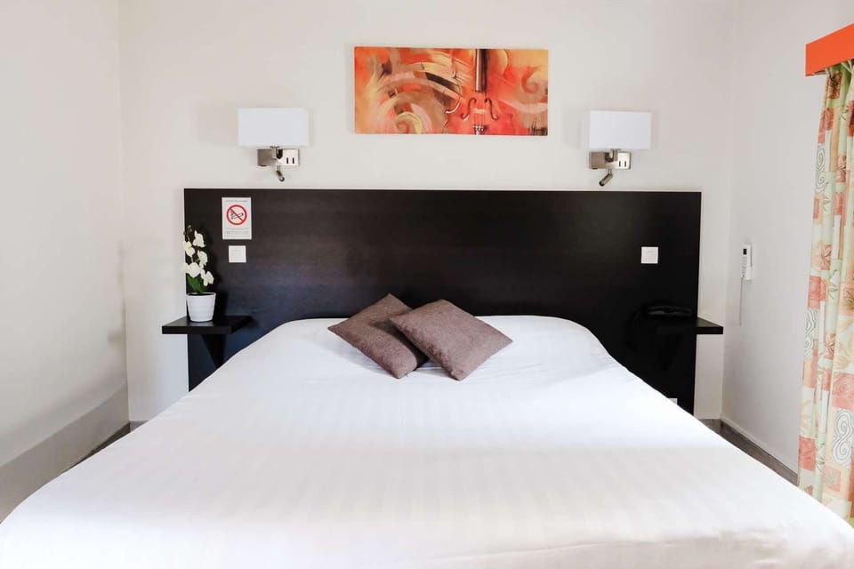 In-room safe, desk, iron/ironing board, free WiFi