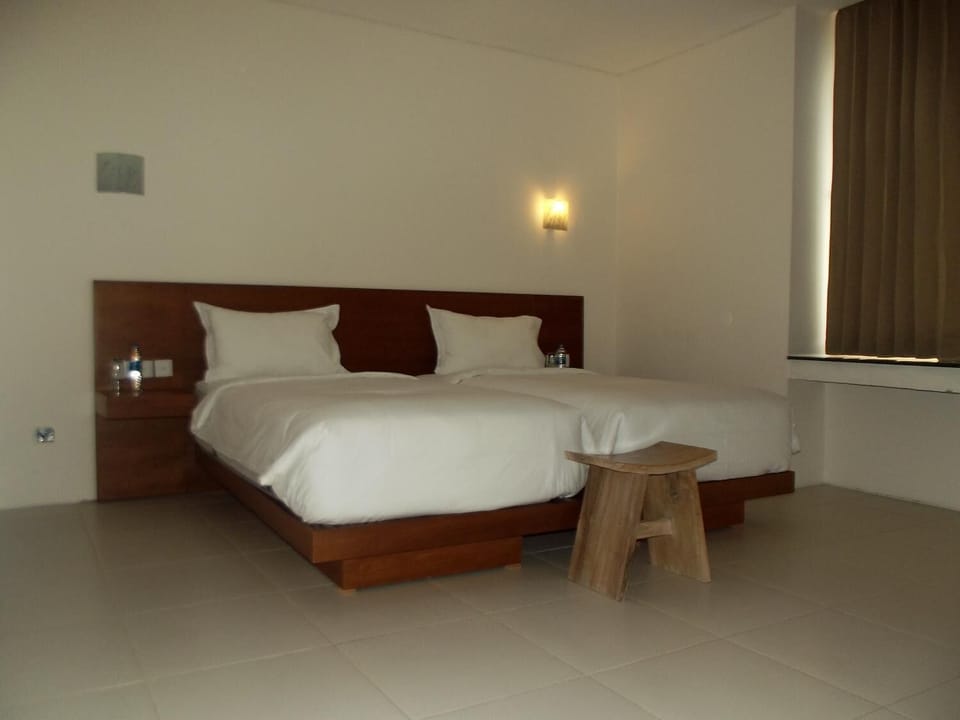 Desk, bed sheets