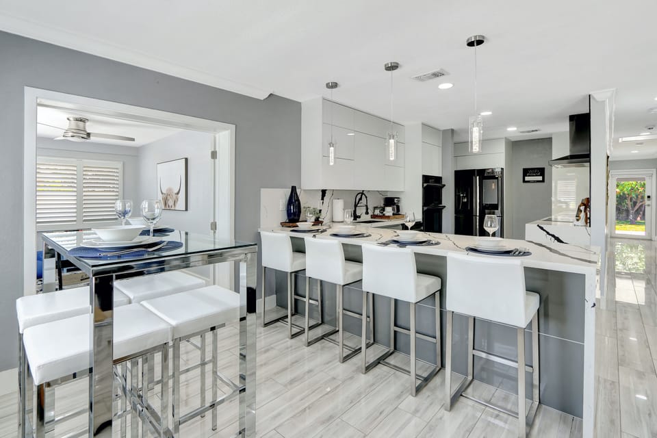 Dining Area | seating for 8