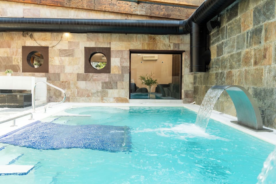 Couples treatment rooms, sauna, hot tub, steam room, Turkish bath