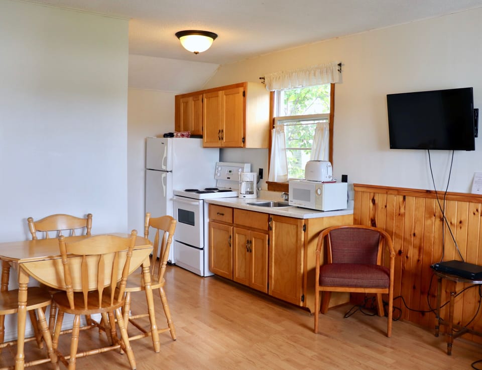 Economy Cottage, 2 Bedrooms | Private kitchen | Coffee/tea maker