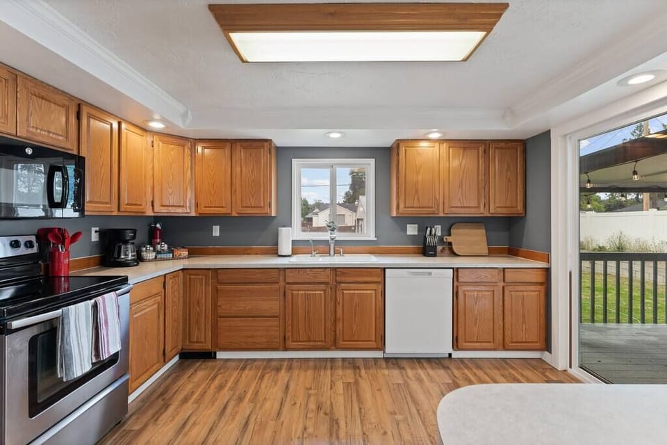 Fully Stocked Kitchen