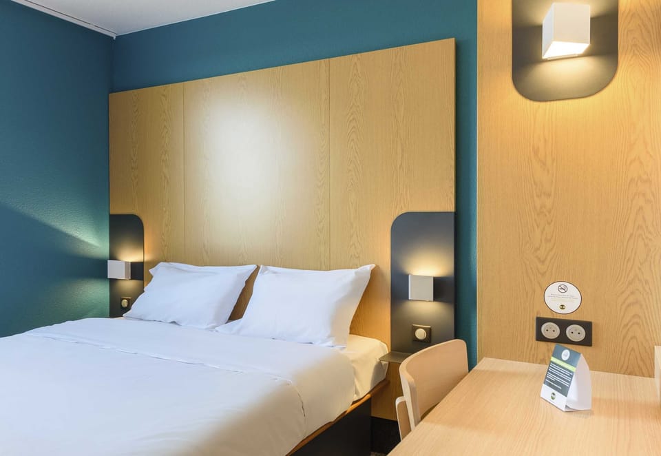 Double Room | Desk, soundproofing, free WiFi, bed sheets