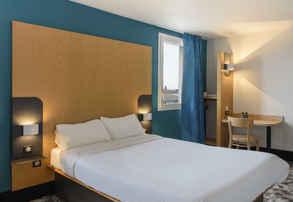 Double Room | Desk, soundproofing, free WiFi, bed sheets