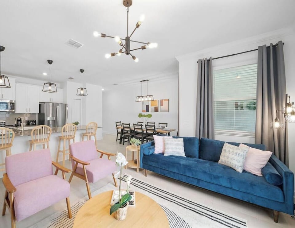 Open Concept Layout#Disney #Parks #kingdom #springs #StoreyLake #Apartment #Vacation #Rental #waterpark #Kissimmee #Orlando #universal #citywalk