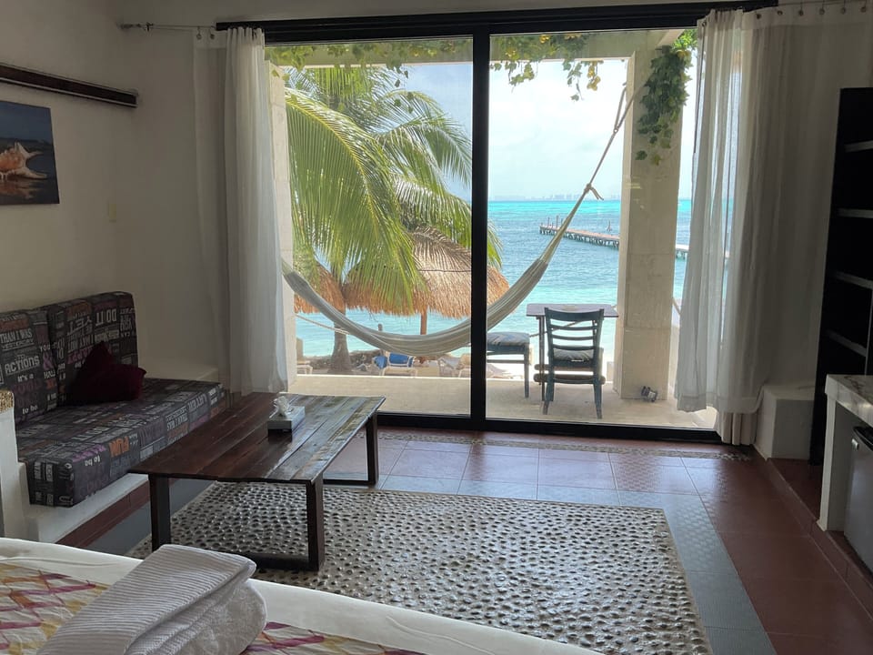Romantic Suite, Beach View | Minibar, blackout drapes, soundproofing, free WiFi