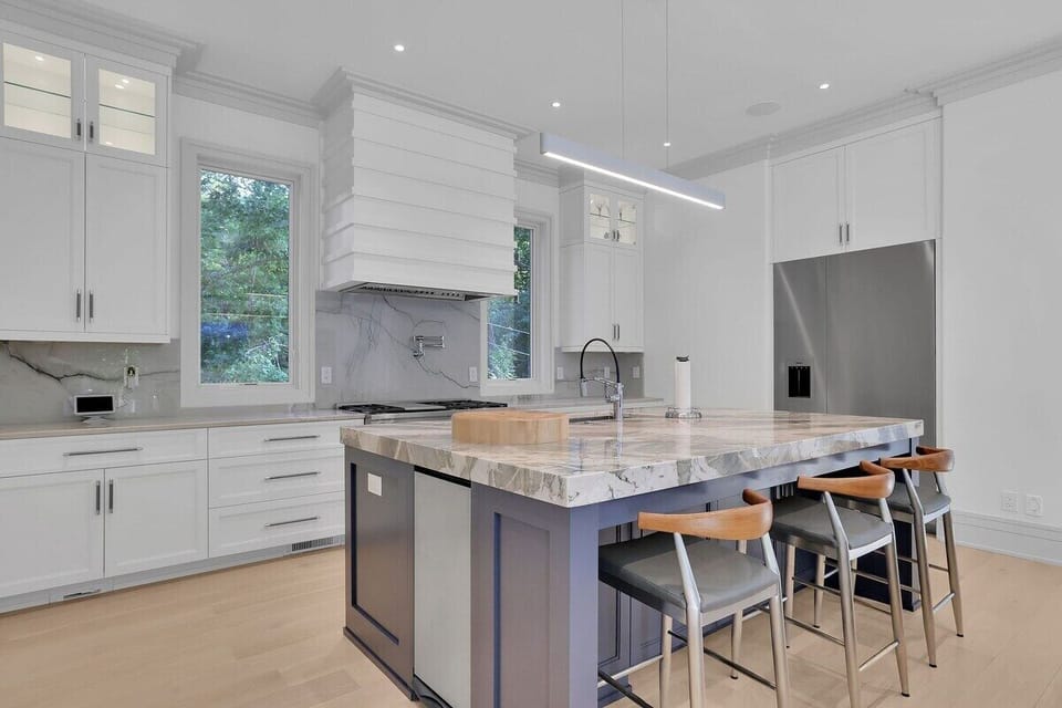 With 5 ovens in the kitchen, preparing large meals becomes effortless and efficient.