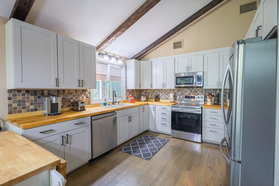 Kitchen equipped with everything you need. 