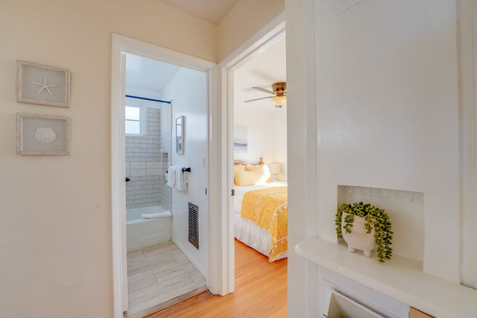 Hallway to bathroom and queen bedroom