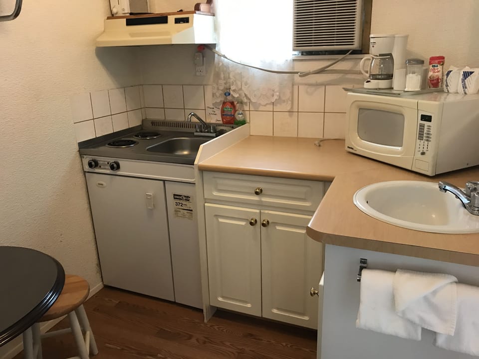 Double Room, 2 Double Beds - Pet Friendly | Private kitchenette | Coffee/tea maker
