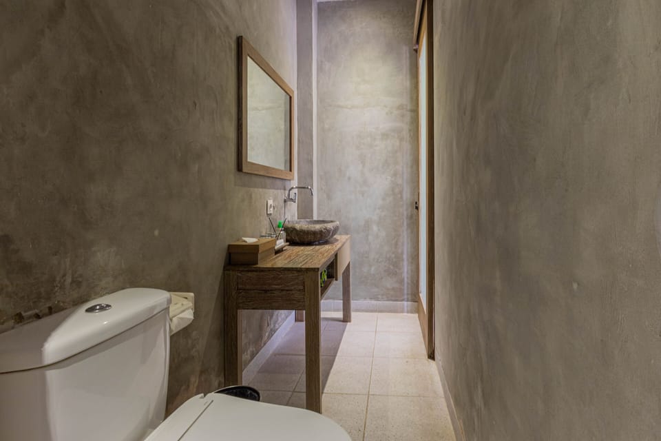 Villa | Bathroom | Shower, rainfall showerhead, free toiletries, bidet