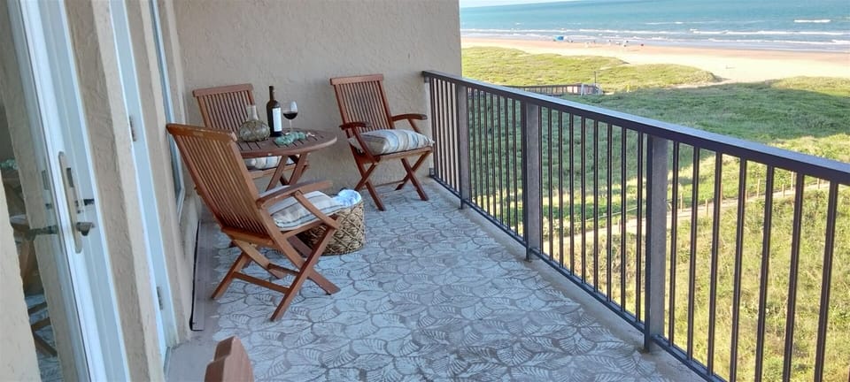 Beach front top floor pool hot tub and more