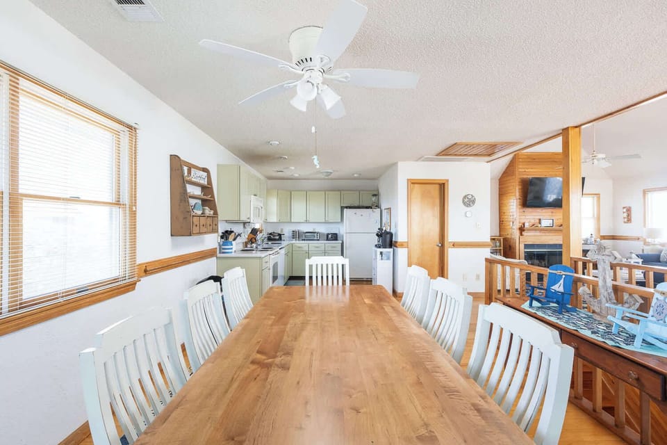  Top level: Dinig area featuring seating for 8 and an open-concept layout with direct access to the screened sun deck