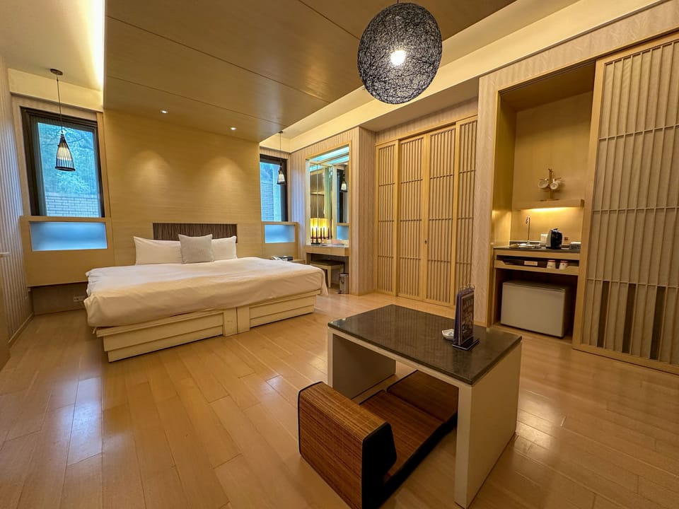 Standard room | Premium bedding, down comforters, pillowtop beds, free minibar