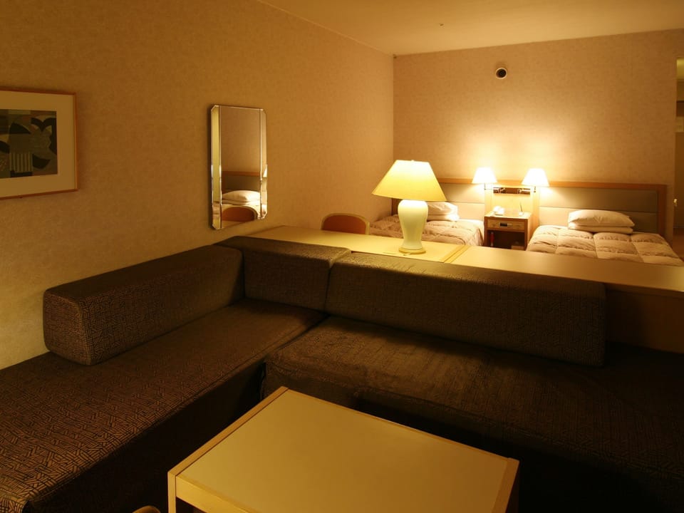 Standard Room, Non Smoking | In-room safe, desk, free WiFi, bed sheets