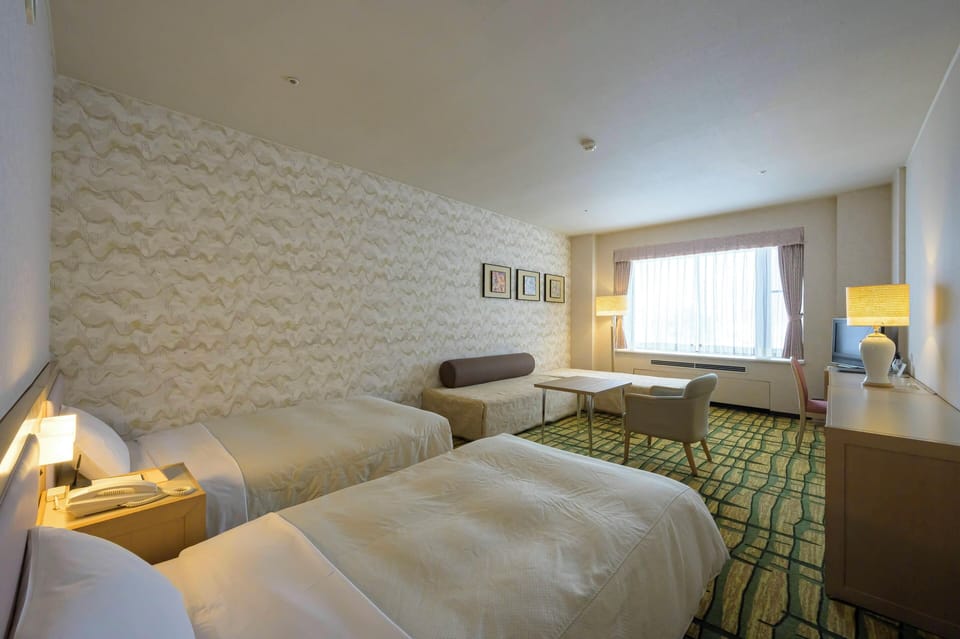 Standard Room, Non Smoking | In-room safe, desk, free WiFi, bed sheets