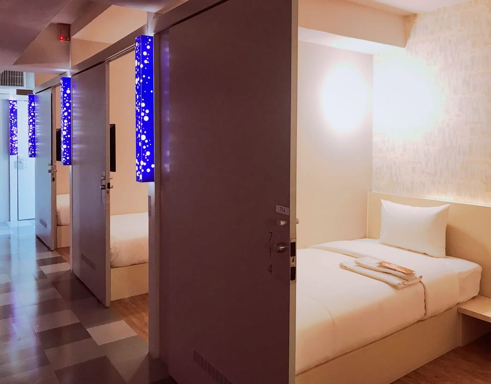 Single Room, Women only, Non Smoking (2 Single Room,1 Room 1 Bed,Female) | Desk, iron/ironing board (on request), WiFi (free), bed sheets