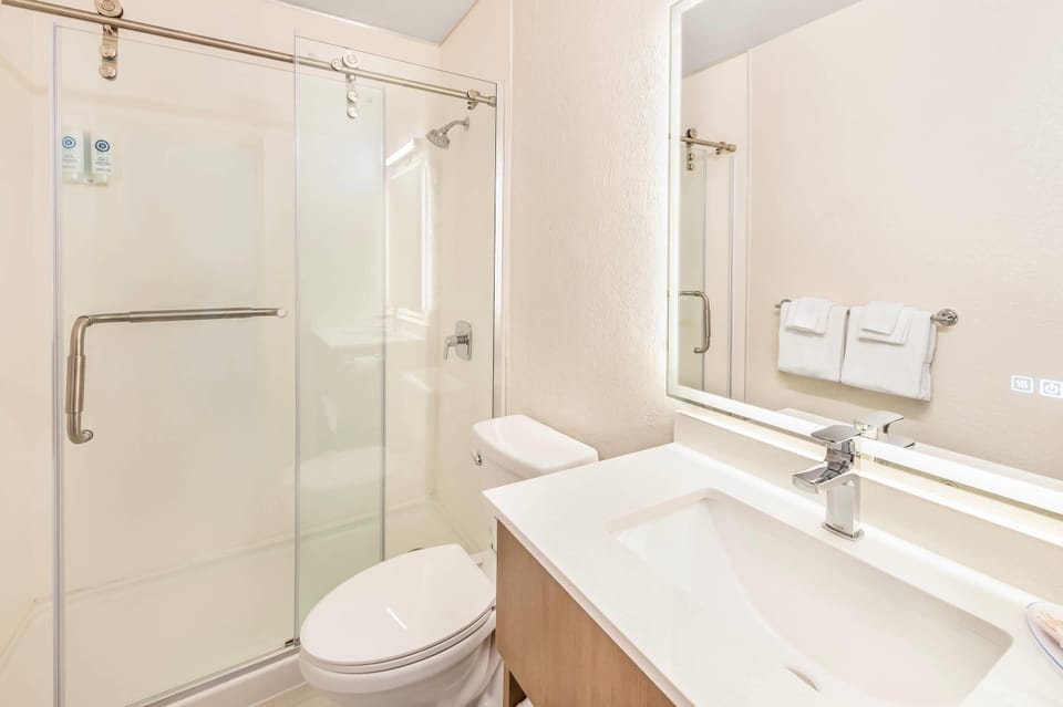 Desk, blackout drapes, iron/ironing board, free cribs/infant beds