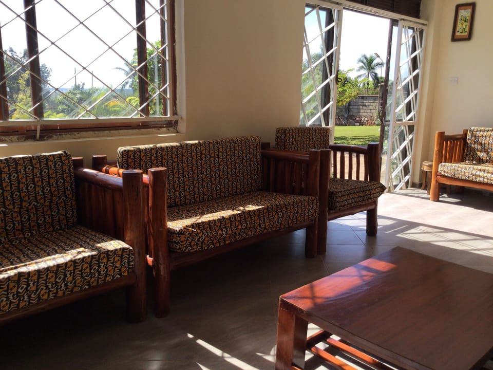 African Roots Entebbe Bed and Breakfast in Uganda