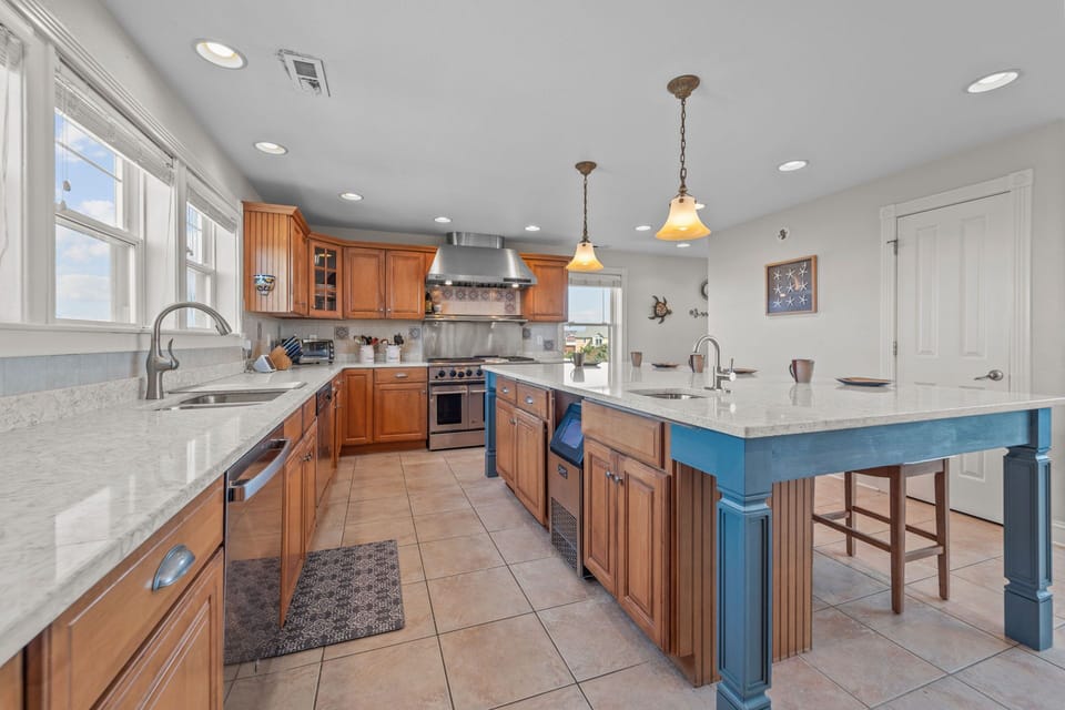 Surf or Sound Realty - 1153 - Windows Over Waves - Kitchen  -3