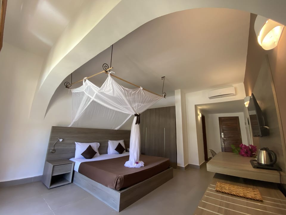 Standard Double Room | Free minibar items, in-room safe, desk, laptop workspace