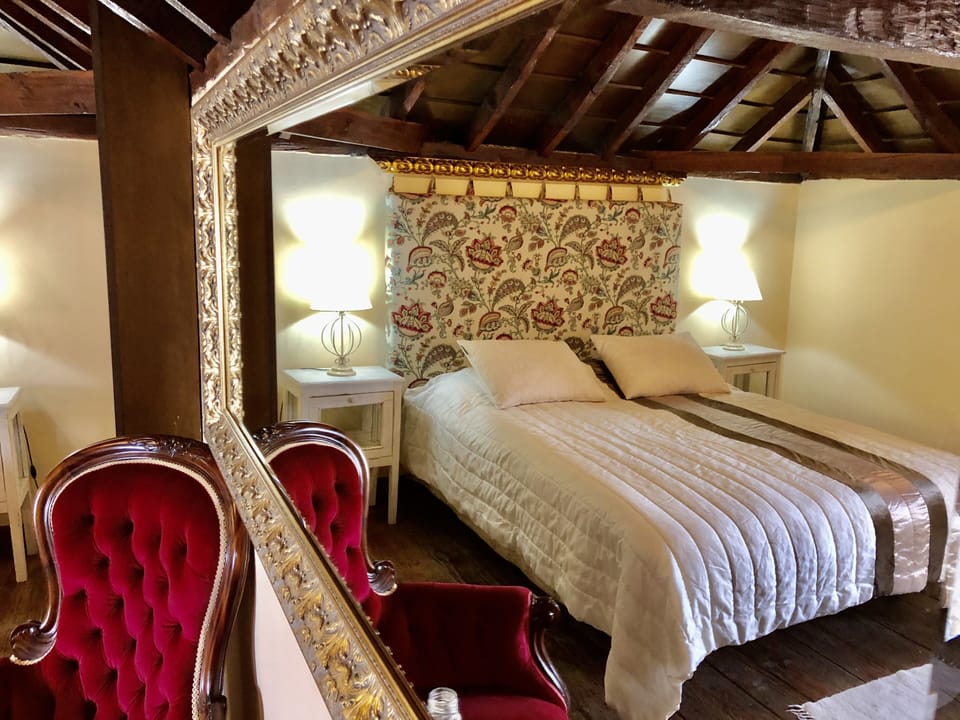 Romantic Studio Suite | Premium bedding, minibar, iron/ironing board, free WiFi