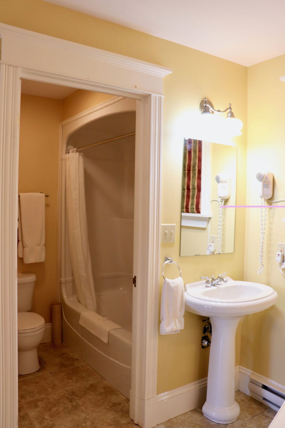 Luxury Suite, 1 Queen Bed, Jetted Tub | Bathroom | Combined shower/tub, free toiletries, towels