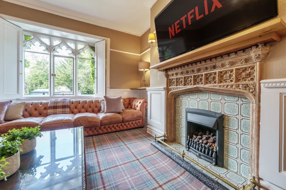 Lounge with Smart TV.