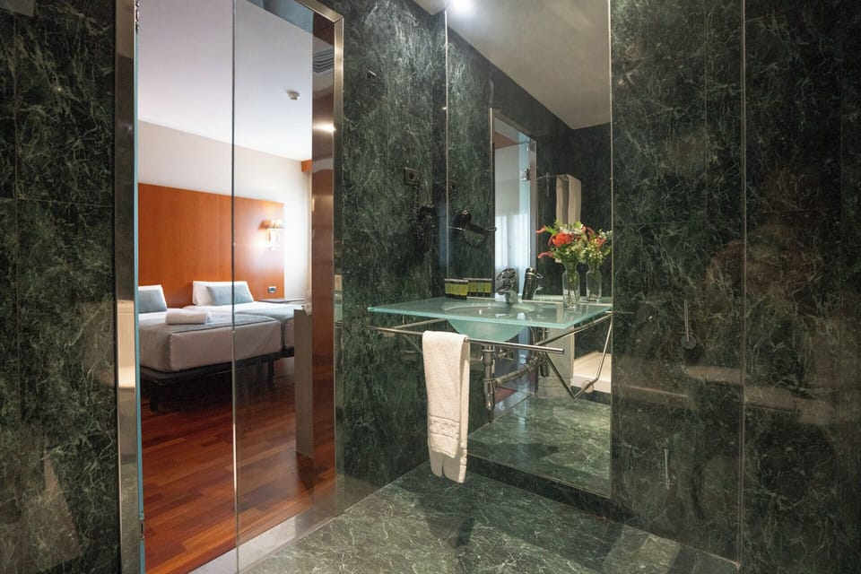 Double or Twin Room | Bathroom | Free toiletries, hair dryer, towels
