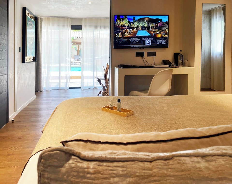 Garden Suite | Premium bedding, minibar, in-room safe, individually decorated