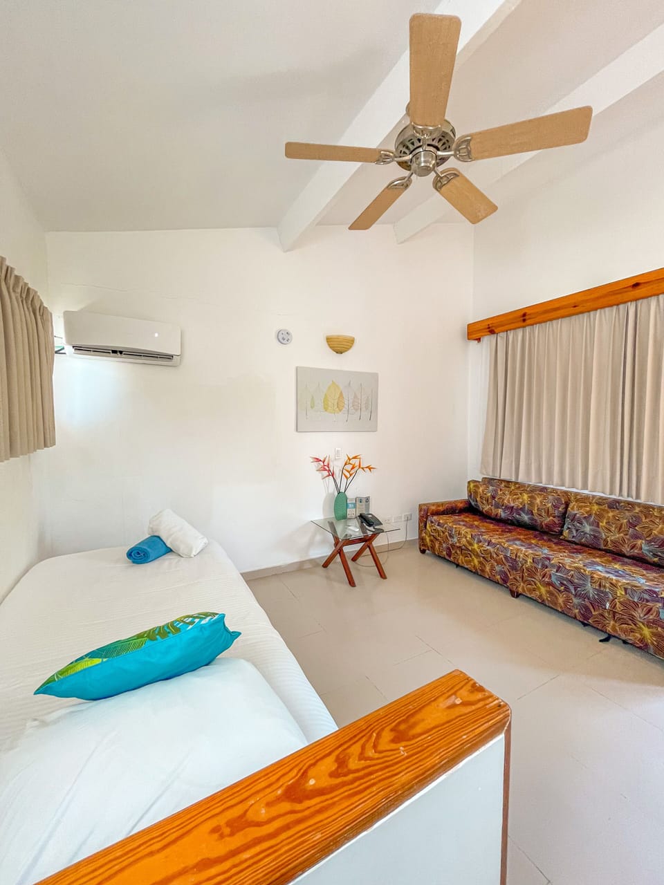 Junior Suite, 2 Bedrooms, Private Bathroom | Living area | Flat-screen TV