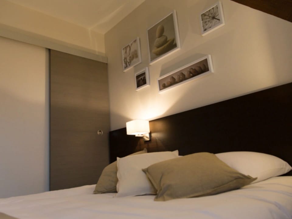 Classic Double Room, City View | Iron/ironing board, free WiFi